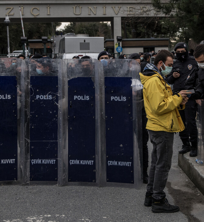 Η Ελληνική Αστυνομία στο πανεπιστήμιο: Μια γλυκιά τουρκική συνταγή