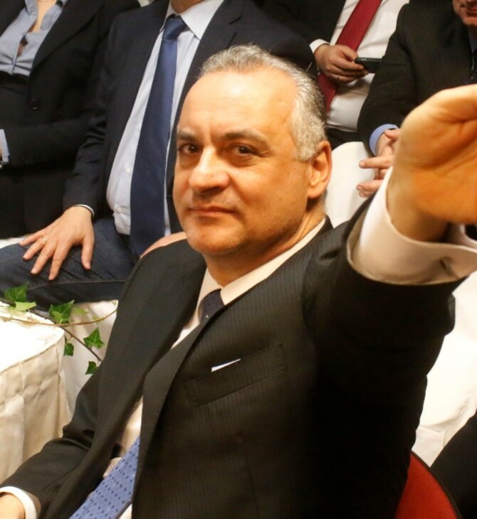 Μόνο στην Ελλάδα: Ο Μητσοτάκης ξαναστέλνει τον Κεφαλογιάννη στην Ευρωβουλή, ενώ τον ερευνούν για απάτη