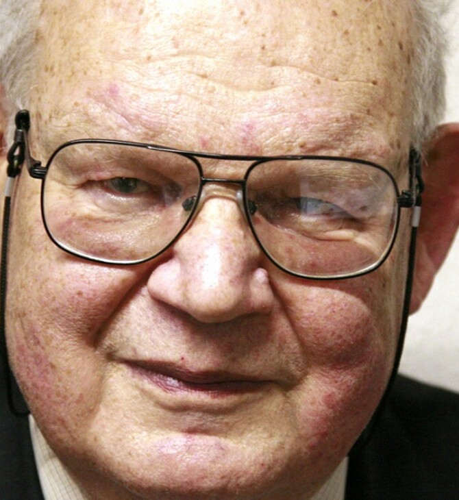Google: Στον «πατέρα» των φράκταλ, Benoit Mandelbrot, αφιερωμένο το σημερινό doodle