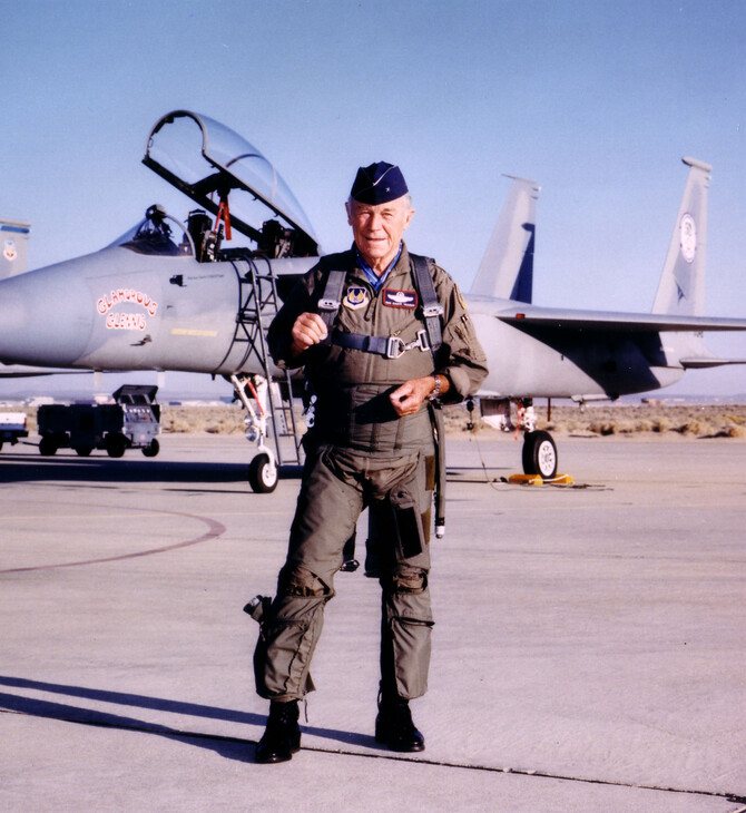 Πέθανε ο Chuck Yeager, ο πιλότος που έσπασε πρώτος το φράγμα του ήχου