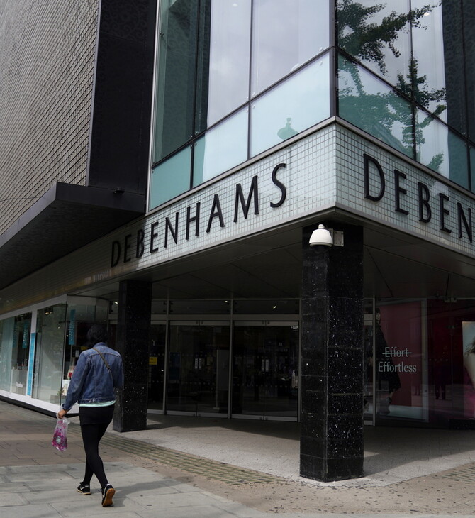 Κλείνουν τα καταστήματα Debenhams - 12.000 θέσεις εργασίας «στον αέρα»