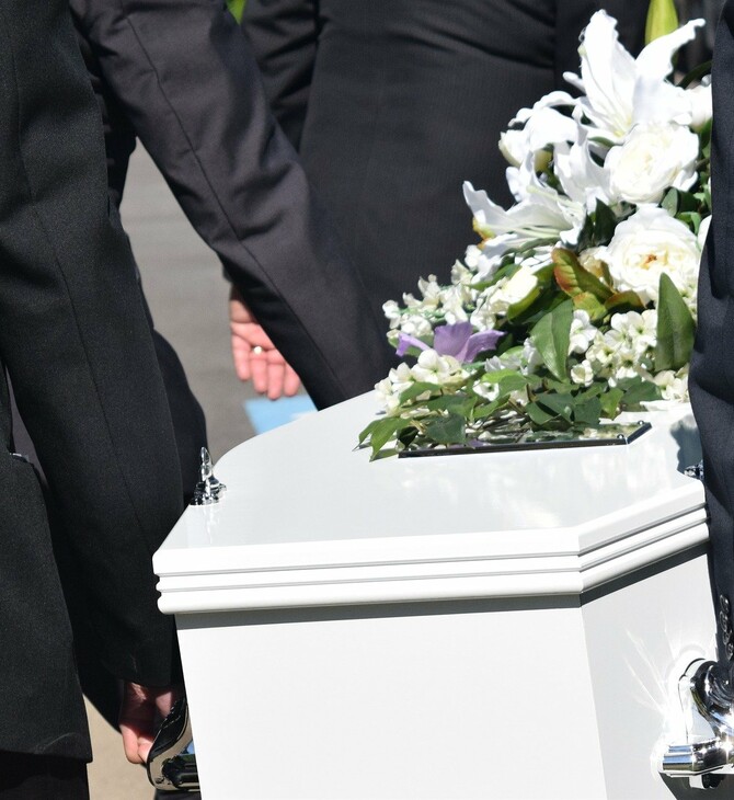 Ιατροδικαστές: Σοβαρό πρόβλημα δημόσιας υγείας οι κηδείες - Τεστ για κορωνοϊό σε όλους τους νεκρούς