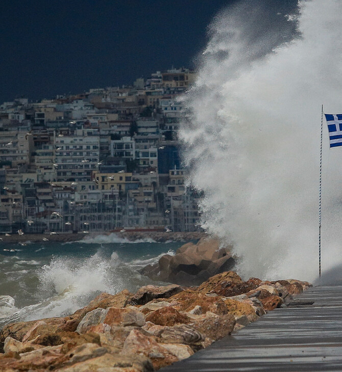 Σε εξέλιξη το ψυχρό μέτωπο που θα «σαρώσει» τη χώρα - Θυελλώδεις άνεμοι, καταιγίδες και χιόνια