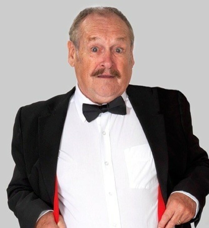 Πέθανε από κορωνοϊό ο κωμικός Bobby Ball