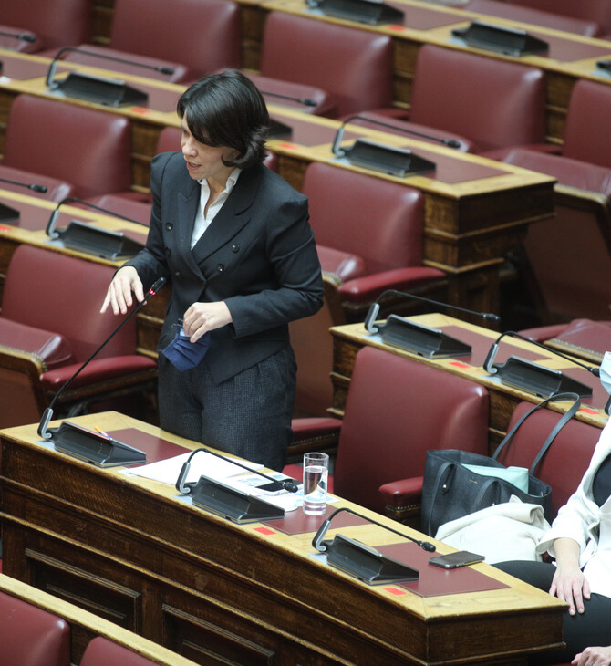 Βουλευτής του ΣΥΡΙΖΑ χαρακτήρισε «επιδειξία» τον Μητσοτάκη- Ένταση στη Βουλή