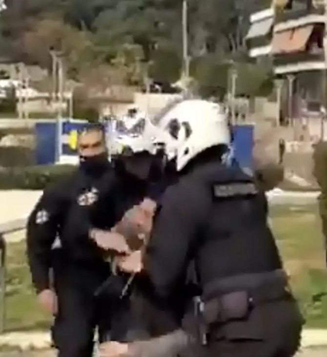 Ο Κυρανάκης έδωσε on air τα στοιχεία του πολίτη που ξυλοκόπησαν αστυνομικοί στη Νέα Σμύρνη προκαλώντας την αντίδραση του παρουσιαστή