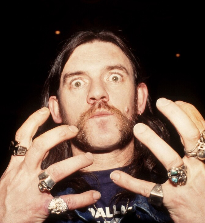 Lemmy: ένας άντρας που αγάπησε πολύ τις γυναίκες. Και το ροκ εν ρολ.