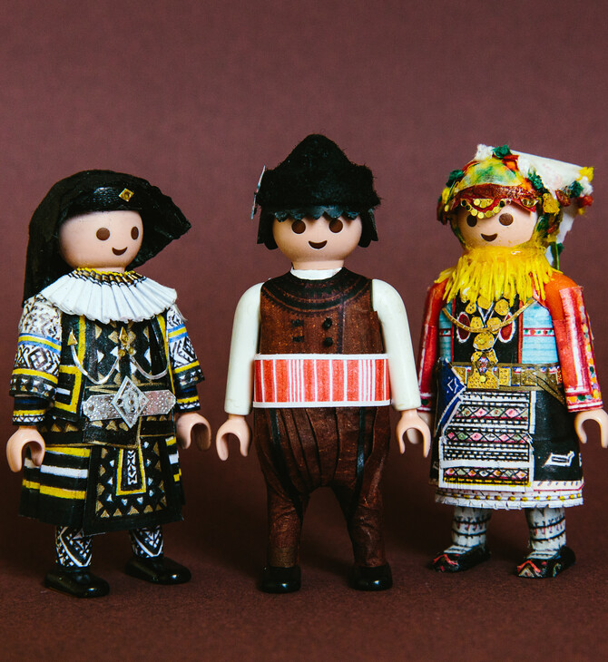 PlaymoGreek, δηλαδή τα Playmobil ως Βλάχες, Καραγκούνες και Σαρακατσάνες