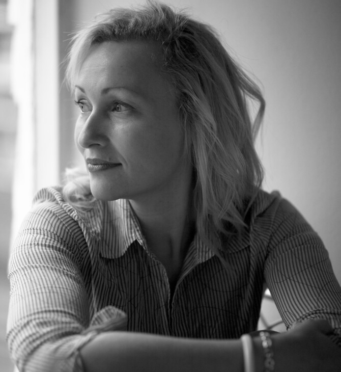 «Πίσω από τα μάτια της»: ένα domestic noir μυθιστόρημα διαφορετικό από τα άλλα