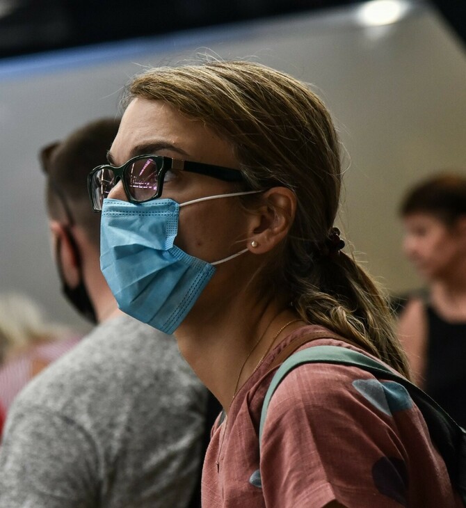 Υπουργείο Υγείας: Νέες οδηγίες για τη μάσκα- Τα κενά και η διπλή χρήση