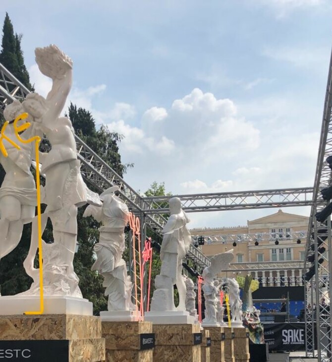 H πλατεία Συντάγματος γέμισε γλυπτά - Ο Sake και η Art Crimes στο κέντρο της Αθήνας
