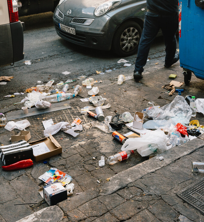 Εν μέσω τουριστικής περιόδου, η Αθήνα είναι πιο βρόμικη από ποτέ