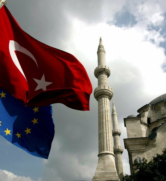 Η ΕΕ καλεί την Τουρκία να αλλάξει την απόφαση για την Αγία Σοφία - Κυρώσεις ζητά η Αθήνα