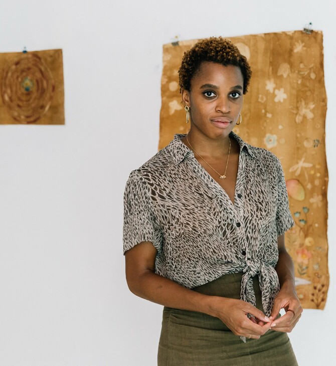 Chioma Ebinama: Γνωριμία με την Αμερικανο-νιγηριανή ζωγράφο που εκθέτει στην Αθήνα