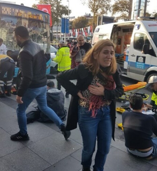 Κωνσταντινούπολη: Οδηγός λεωφορείου έπεσε πάνω σε πλήθος και στη συνέχεια επιτέθηκε με μαχαίρι