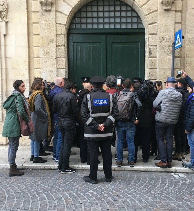 Μάλτα: Εισβολή πολιτών στο γραφείο του πρωθυπουργού - Ζητούν την παραίτησή του για τη δολοφονία Γκαλιζία