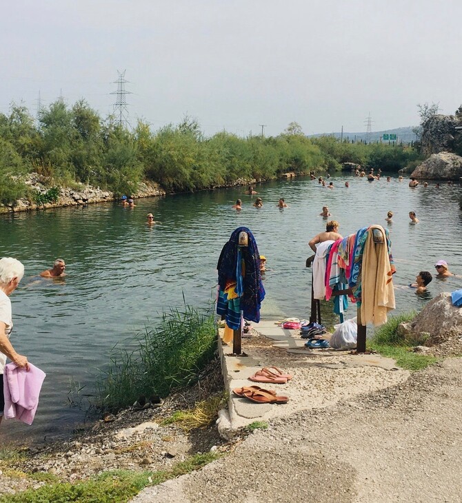 Ψωρονέρια, Καλλυντικά, Θερμοπύλες: Ένα Σαββατοκύριακο με υπερβολική δόση ιαματικών λουτρών