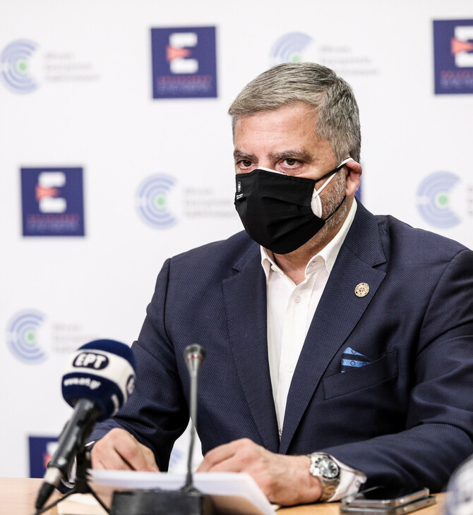 Ο Γιώργος Πατούλης με μάσκα