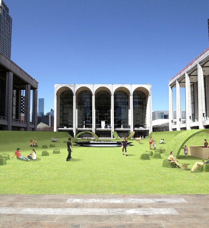 Η πλατεία – τοπόσημο του Lincoln Center στο Μαγχάταν, «πρασινίζει» για το καλοκαίρι