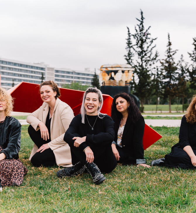 Πέντε γυναίκες που «τρέχουν» επικοινωνιακά το αθηναϊκό θέατρο σε μια συζήτηση για το πριν και το μετά