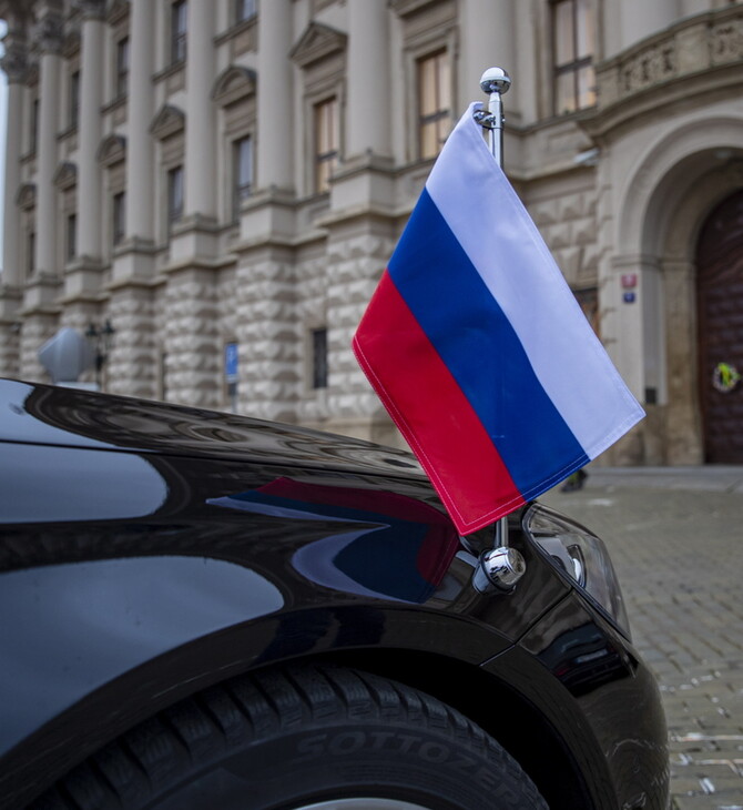 Διπλωματικός «πόλεμος» Μόσχας- Πράγας: Η Ρωσία απελαύνει 20 Τσέχους διπλωμάτες ως αντίποινα