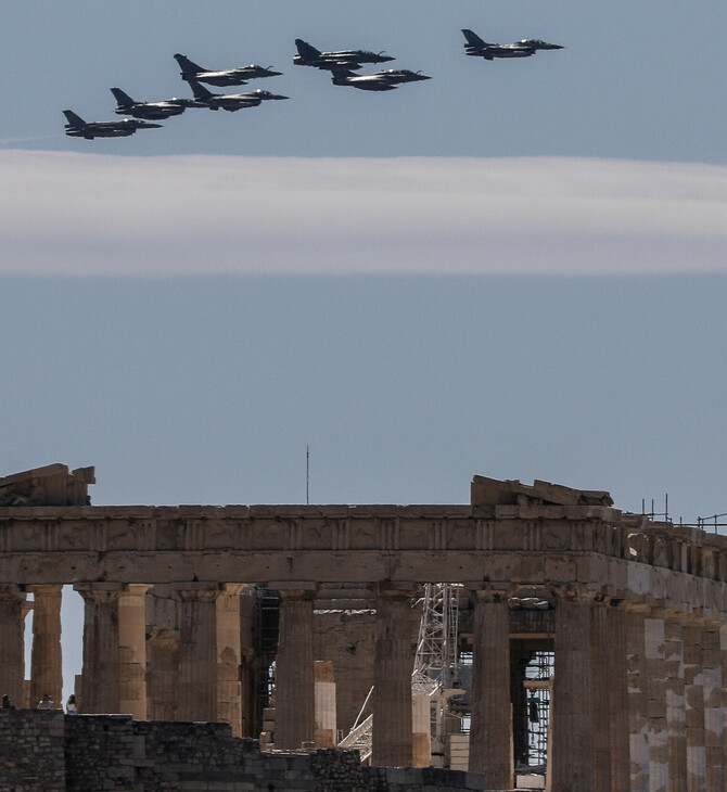Ηνίοχος 21: Εντυπωσιακές εικόνες από τις χαμηλές πτήσεις μαχητικών πάνω από την Αθήνα