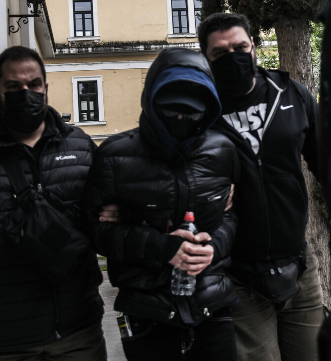 Υπόθεση Φουρθιώτης: Νέο βίντεο με συγκατηγορούμενό του να πυροβολεί με καλάσνικοφ