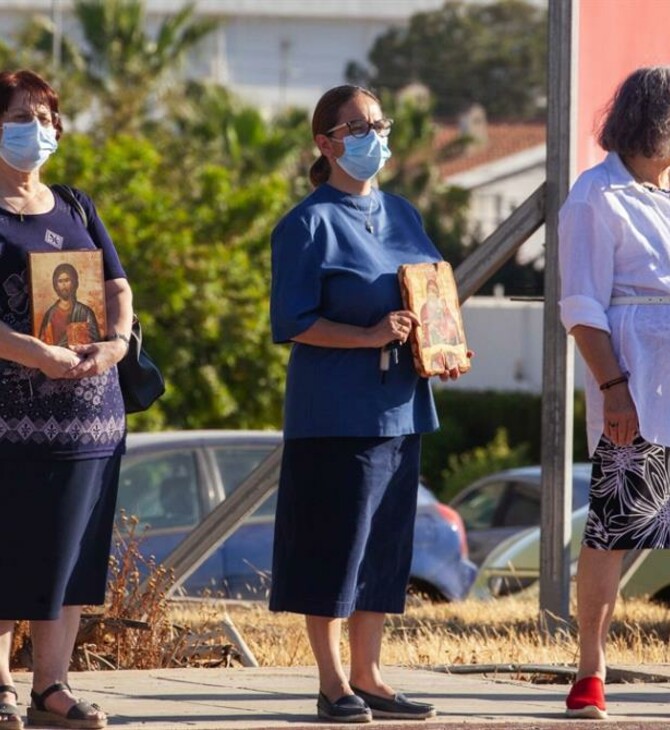 El Diablo: Νέες διαμαρτυρίες με σταυρούς και εικόνες στην Κύπρο έξω από το ΡΙΚ