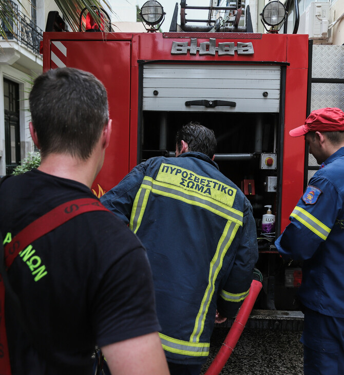 Φωτιά σε διαμέρισμα στην Καλλιθέα- Απομακρύνθηκαν ένοικοι της πολυκατοικίας