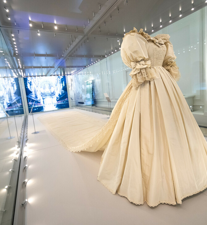 Princess Diana's wedding dress going on display at Kensington Palace