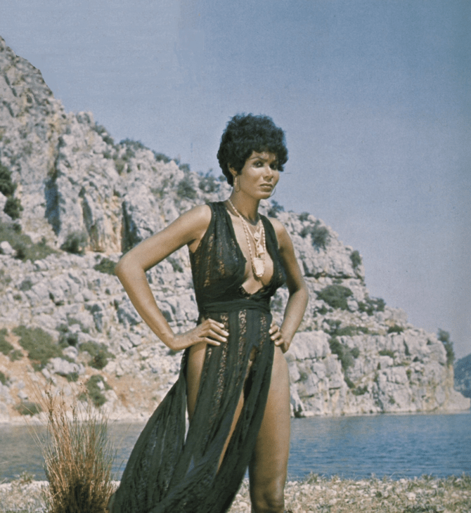 Ajita Wilson: Η μαύρη τρανς ηθοποιός των ελληνικών ερωτικών ταινιών των ’70s και ’80s