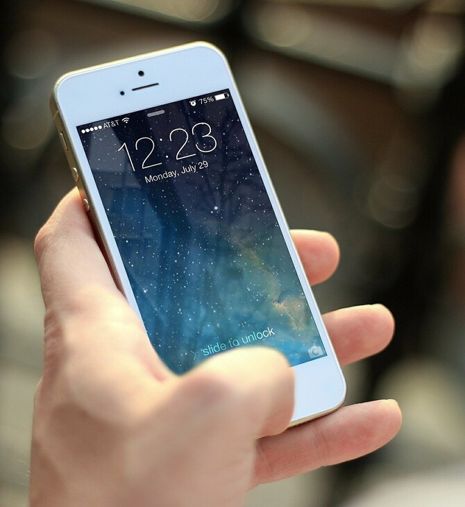Εκατομμύρια από την Apple σε πελάτισσα - Τεχνικοί δημοσίευσαν με το iPhone της ακατάλληλο υλικό