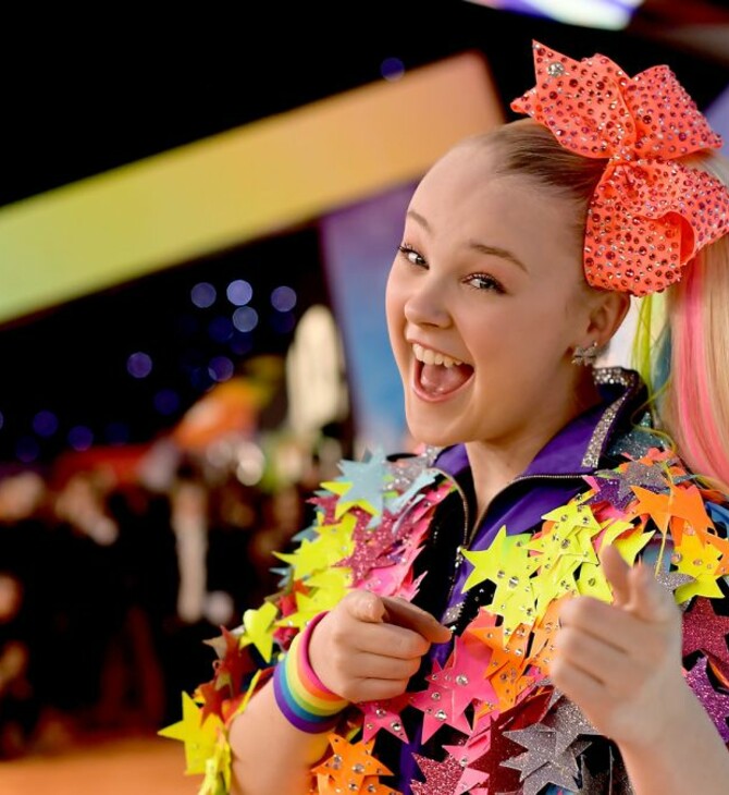 Τέλος οι φιόγκοι για την JoJo Siwa: «Ήταν πιο δύσκολο να το πω στη μαμά μου από το coming out»