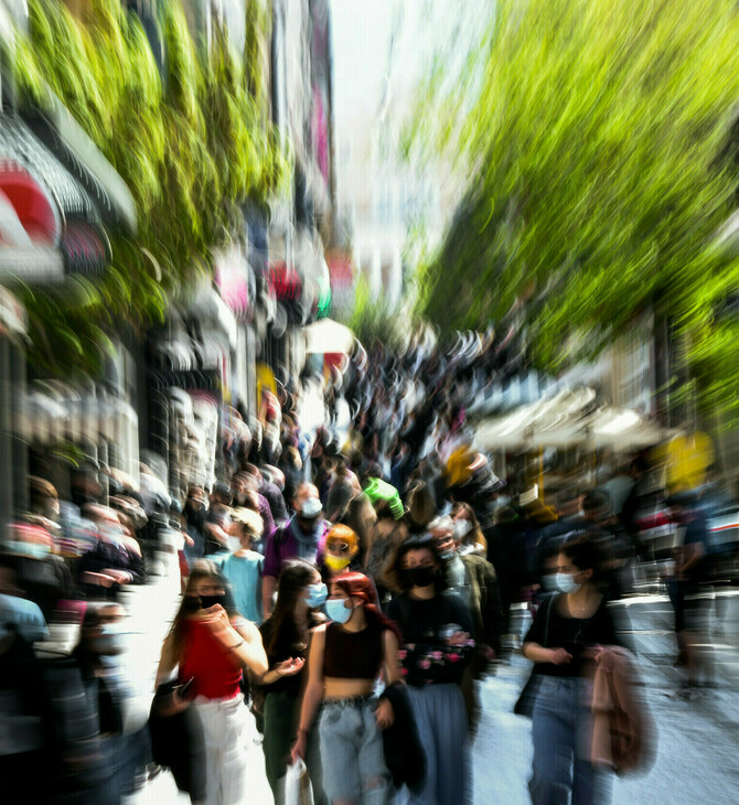 Προειδοποίηση Παγώνη για 10.000 κρούσματα τον Δεκαπενταύγουστο - Μελετάται η μετάλλαξη Έψιλον