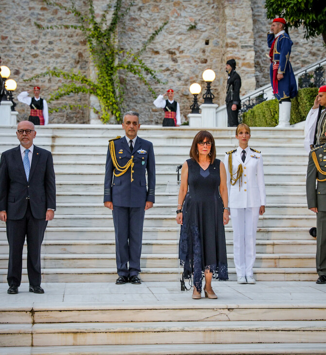 Επέτειος Αποκατάστασης της Δημοκρατίας: Μάγδα Φύσσα, Μπεκατώρου, Σπανούλης στους καλεσμένους της ΠτΔ