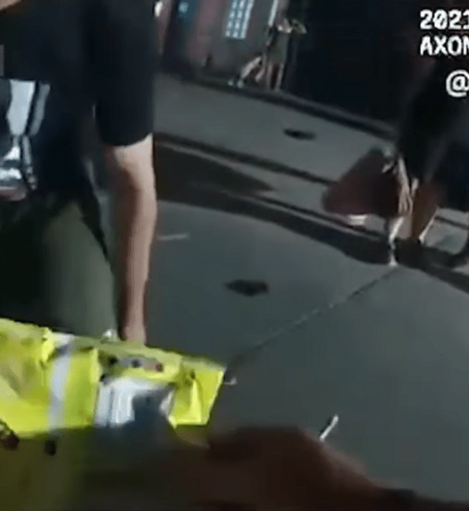 Αστυνομικός χρησιμοποίησε σακουλάκι από πατατάκια για να σώσει θύμα επίθεσης με μαχαίρι (Βίντεο)