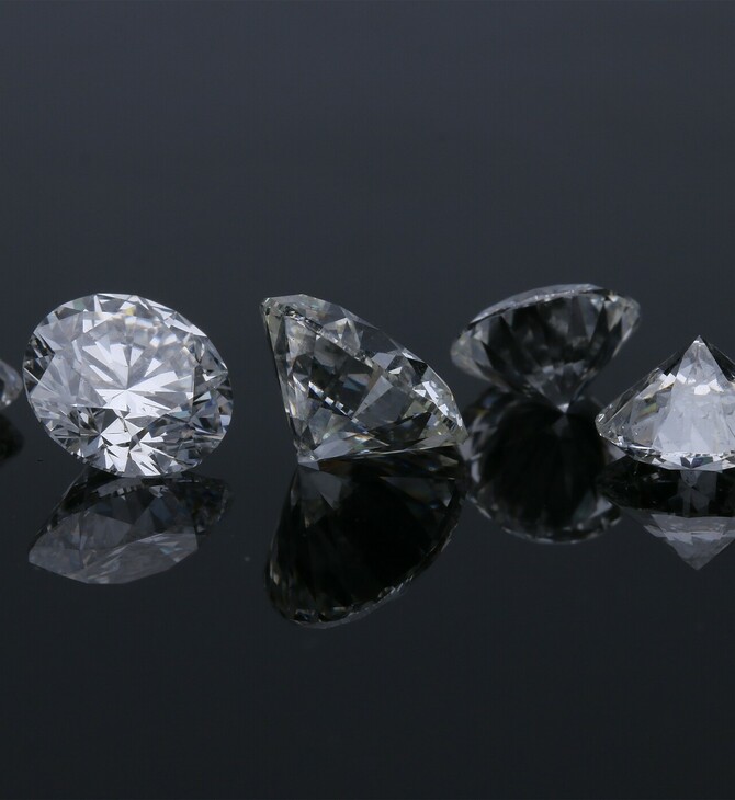 Λονδίνο: Γυναίκα έκλεψε διαμάντια αξίας 4,8 εκατ. ευρώ «αντικαθιστώντας τα με βότσαλα»