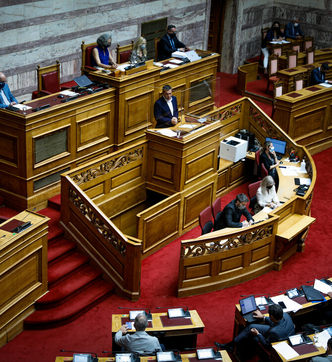 Τσίπρας και Τσακαλώτος κατά Κεραμέως, για την ελάχιστη βάση εισαγωγής- «Σαν άλλος Ηρώδης η υπουργός»