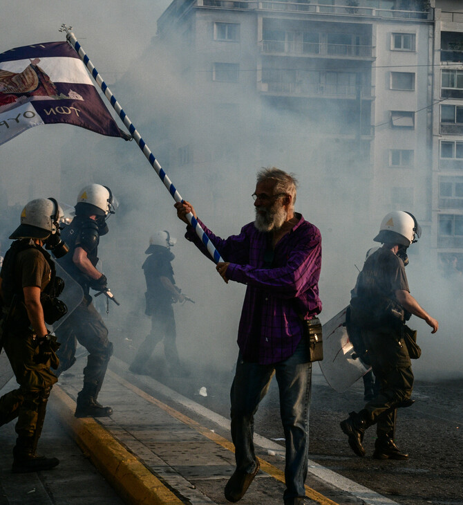 Προσαγωγές στην πορεία στο Σύνταγμα κατά του υποχρεωτικού εμβολιασμού