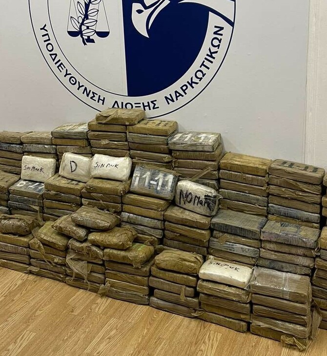 Λιμάνι Πειραιά: 351 κιλά κοκαΐνης βρέθηκαν σε κοντέινερ με τσουβάλια καφέ