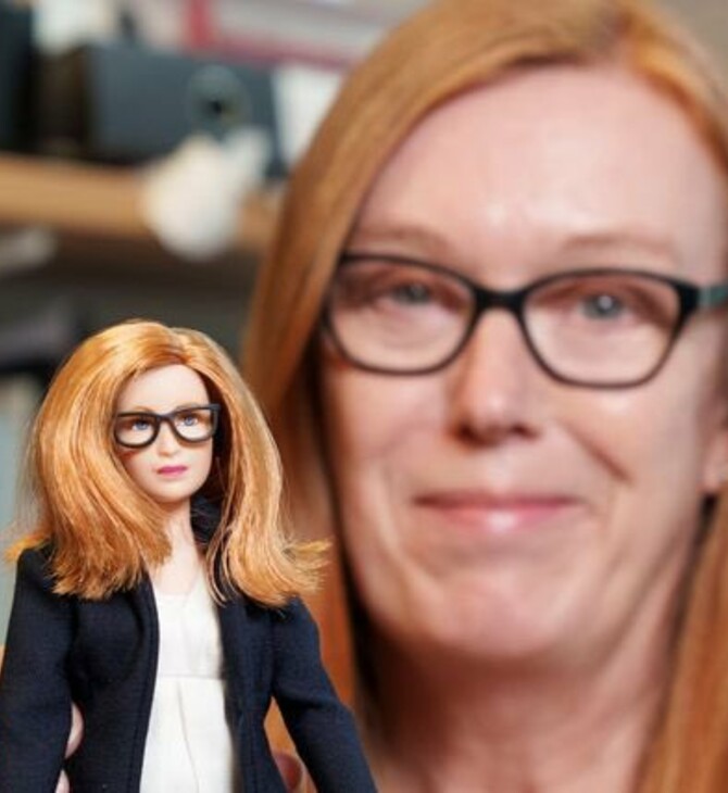 Μια Barbie αφιερωμένη στην Βρετανίδα που συνδημιούργησε το εμβόλιο της AstraZeneca