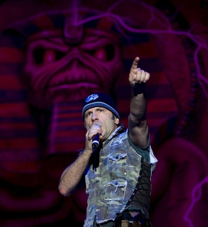 Θετικός στον κορωνοϊό, ο frontman των Iron Maiden- Το μήνυμα του Μπρους Ντίκινσον για τη νόσο