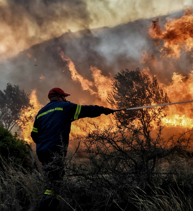 Μαίνονται οι πυρκαγιές σε Μεσοχώρια Ευβοίας και Αρχαία Κόρινθο- Κίνδυνος για 6 περιφέρειες
