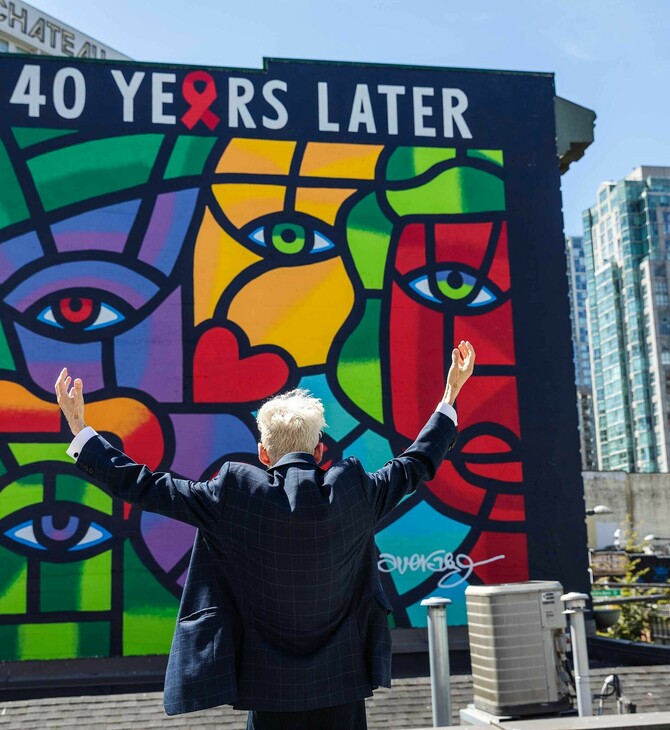 Ο Joe Average παρουσιάζει μια νέα τοιχογραφία που τιμά τον αγώνα κατά του Aids στο Βανκούβερ
