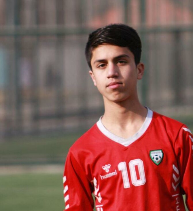 Αφγανός ποδοσφαιριστής της εθνικής ομάδας πέθανε όταν έπεσε από ένα Boeing C-17 