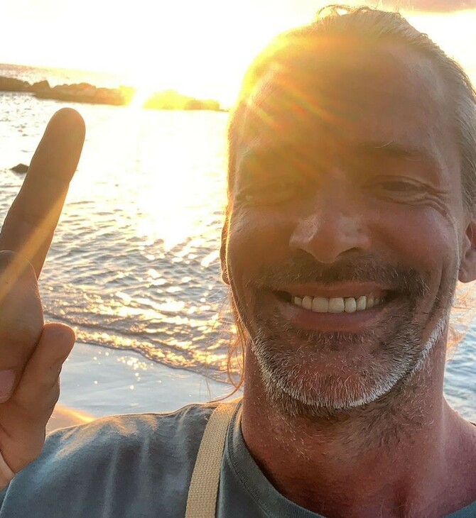 Daniel Törnkvist: Ο τουρίστας που αντί να απολαύσει τις ελληνικές παραλίες αποφάσισε να τις καθαρίσει [ΕΙΚΟΝΕΣ]