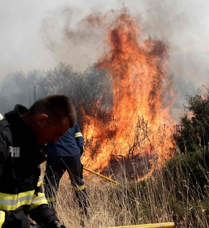 Σε ύφεση η φωτιά στα Βίλια - Τριάντα μία δασικές πυρκαγιές το τελευταίο 24ωρο σε όλη τη χώρα
