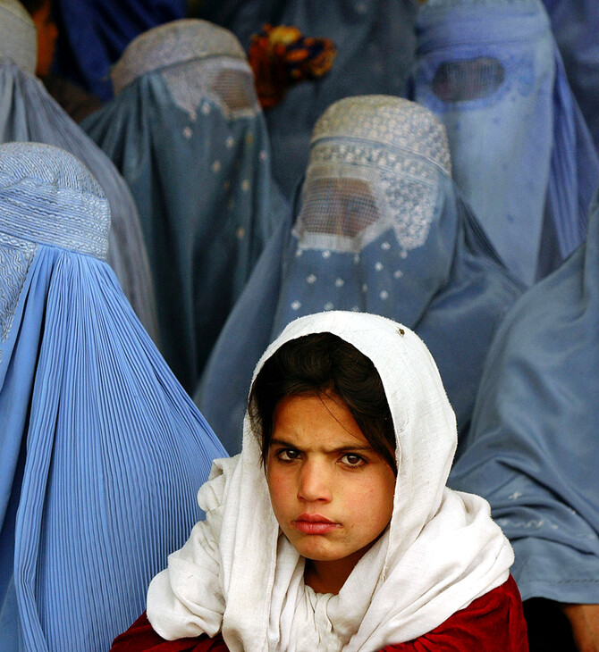 Αφγανιστάν: Διάταγμα των Ταλιμπάν για τις φοιτήτριες - Μαθήματα σε τάξεις θηλέων με αμπάγια και νικάμπ