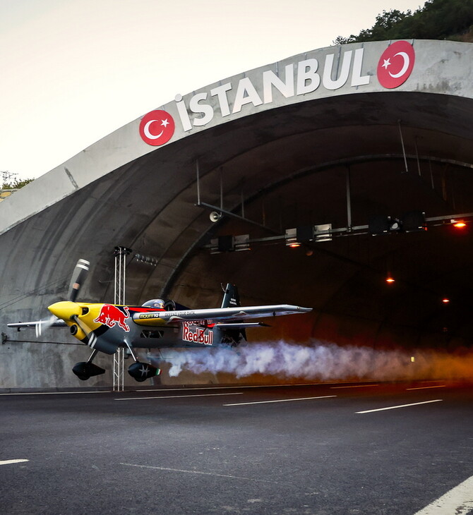 Βίντεο: Πιλότος πέταξε μέσα σε τούνελ, στην Κωνσταντινούπολη- Πέτυχε ρεκόρ Γκίνες