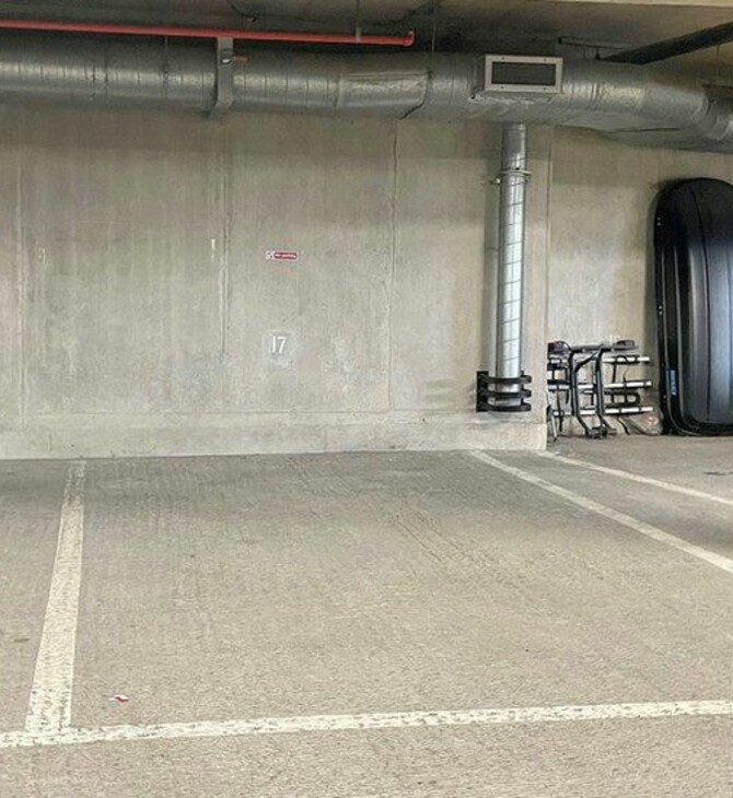 «Σπάνια» θέση στάθμευσης πουλήθηκε για 115.000 λίρες